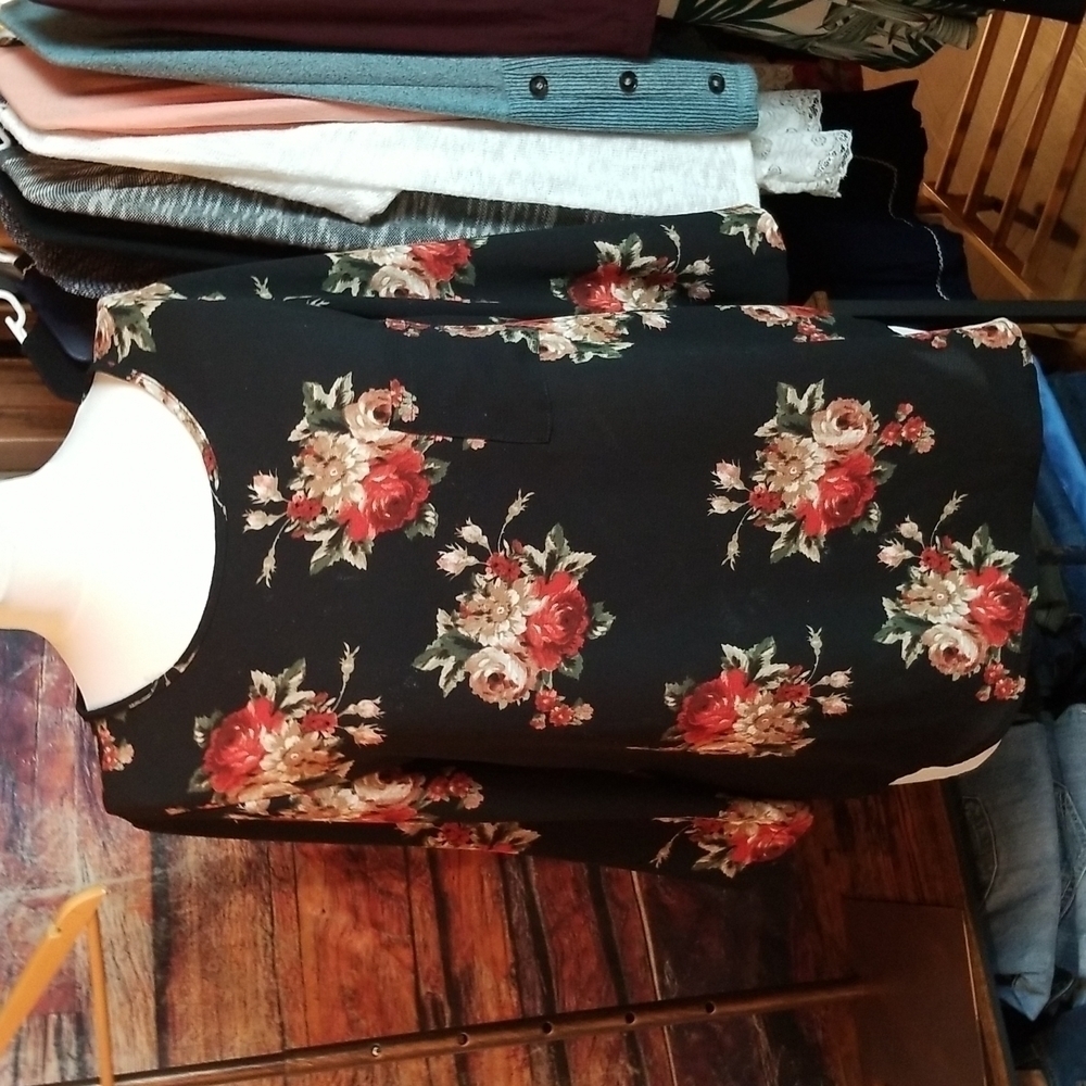 LE Lis | Floral on Black Popover Blouse